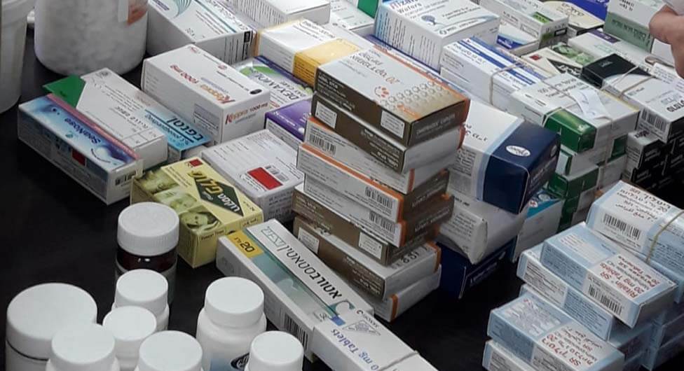 חשד: רופא ובנו הבריחו תרופות תוך עבירה על פקודת הסמים