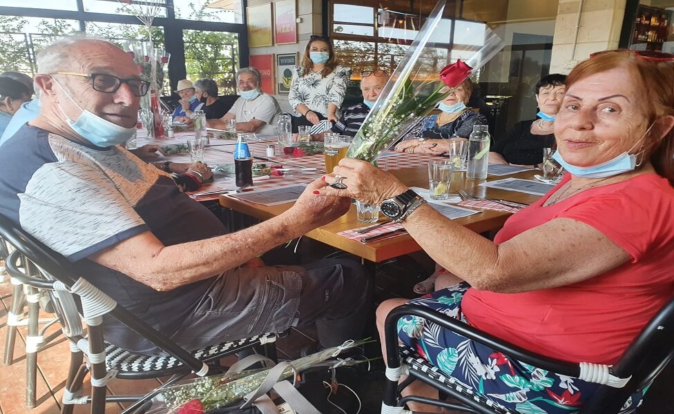 לכבוד יום האהבה: הזוגות של דיירי בית האבות משען בבאר שבע חגגו בארוחת ערב רומנטית